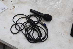 lot 631 image: Microphone with Cables