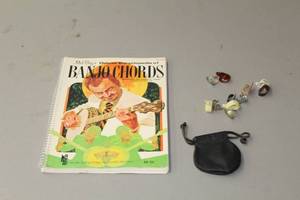 lot 674 image: Mel Boys Deluxe Encyclopedia of Banjo Chords with Banjo Picks
