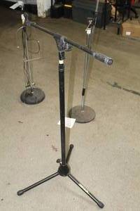 lot 664 image: Hercules Microphone Stand 42