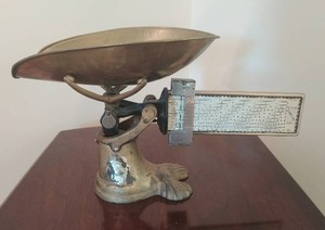 lot 1 image: Old Superb Scale by Pelouze