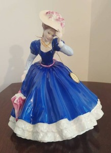 lot 2 image: Royal Doulton Figure of the Year 1992 - Mary