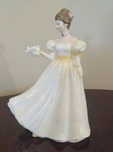 lot 11 image: Royal Doulton figurine Kathleen