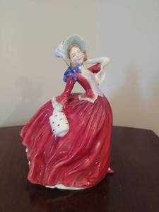 lot 17 image: Royal Doulton figurine Autumn Breezes