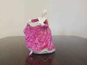 lot 22 image: Royal Doulton Figurine  Kirsty
