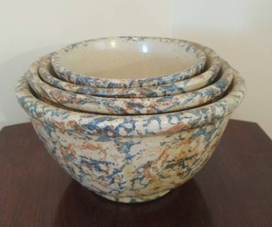 lot 23 image: Four Spongeware nesting bowls