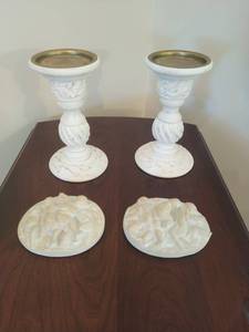 lot 25 image: Candlesticks and wall dcor
