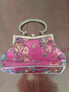 lot 30 image: Vintage Clutch purse by Vendula