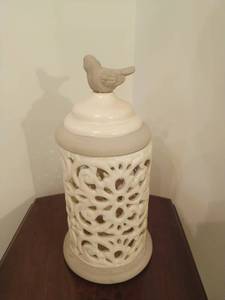 lot 46 image: Large ceramic Potpourri  Vase