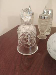 lot 48 image: Collection of crystal and glass items