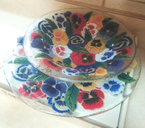 lot 56 image: Peggy Karr glass plate and bowl
