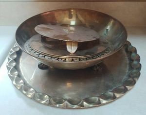 lot 57 image: Serving tray items