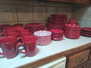 lot 64 image: Set of Red dishes by Wachtersbacm and Avellino