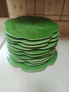 lot 68 image: Set of green ceramic plates by Home Essentials