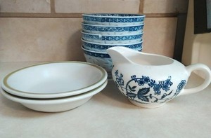 lot 83 image: Assorted Japanese style stoneware