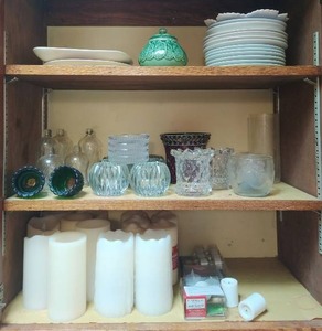 lot 85 image: Large assortment of housewares