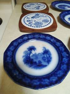 lot 88 image: 4 blue and white Ironstone plates with two Japanese enamel plates