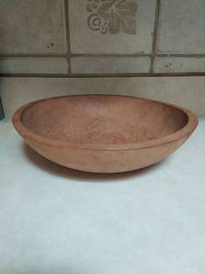 lot 89 image: Hand carved Munising wood bowl
