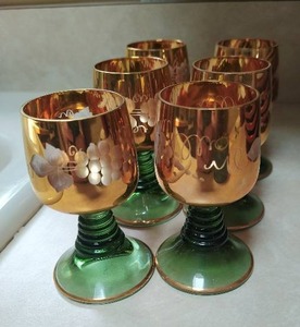 lot 90 image: 6 Gold Gilded Sherry glasses