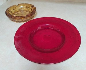 lot 91 image: Ash tray and blown glass plate