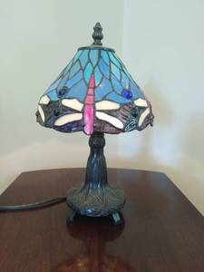 lot 94 image: Stained glass Dragonfly table lamp