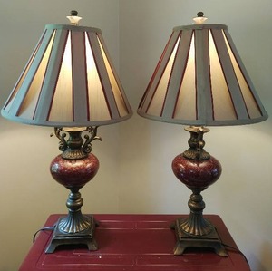 lot 96 image: 2 table lamps