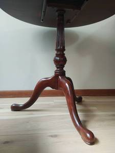 lot 104 image: Round, wood table