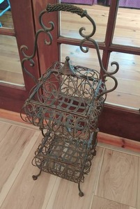 lot 189 image: Metal Garden Display StandCage