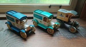 lot 201 image: Three Vintage Ertl Ford Model Car Banks