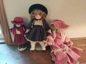 lot 200 image: Three Vintage Dolls