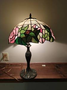 lot 208 image: Vintage Stained Glass Lamp