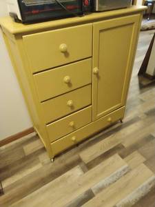 lot 216 image: Vintage Storage Cabinet