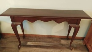 lot 214 image: Hallway Table