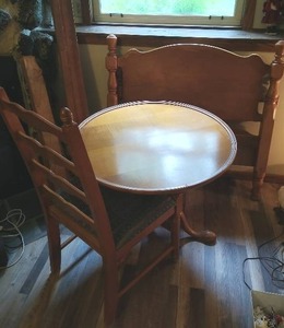 lot 212 image: Twin Size Bed Table And Chair