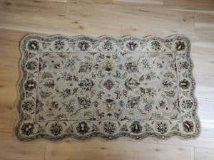 lot 152 image: Bombay Wool Pile Rug