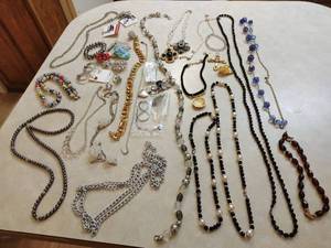 lot 163 image: Collection Of Costume Jewelry