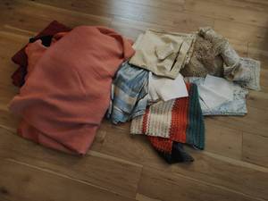 lot 172 image: Collection Of Linens And Blankets