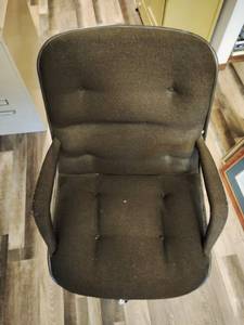 lot 213 image: Vintage Steelcase Office Chair