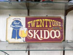 lot 45 image: Vintage Pabst Blue Ribbon Twenty-One Skidoo Wooden Wall Sign