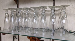 lot 298 image: Set of 16 Footed Beer Glasses - 8.5 Tall