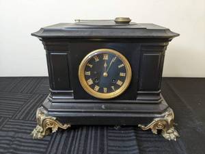 lot 119 image: Beautiful Vintage Black Mantle Clock
