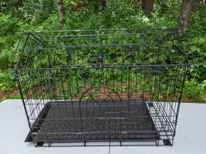 lot 168 image: Small Metal Pet Cage w Plastic Padded Tray