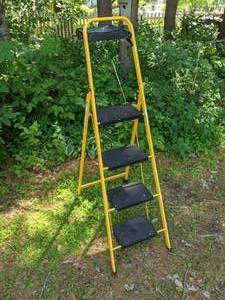 lot 187 image: Skinny Minni Step Ladder
