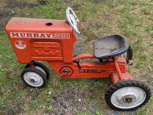 lot 10 image: Vintage Murray Diesel 2 Ton Toy Pedal Tractor