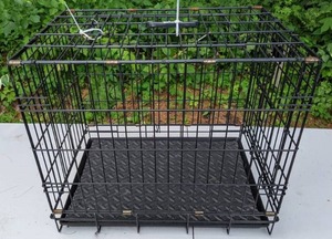lot 166 image: Metal Dog Crate w Black Tray