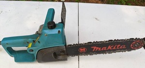 lot 172 image: Makita 12 Chain Saw