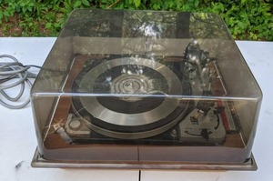 lot 155 image: Vintage Dual 1019 Record Player Turntable