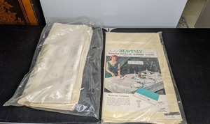 lot 92 image: Vintage Another Heavenly Creation 9-Piece Imported Damask Dinner Cloth and Dinner Napkin Set