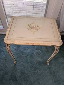 lot 77 image: Vintage End Table, Beige