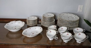 lot 58 image: Large Vintage Collection of (55) Royal Heidelberg Winterling Bavaria Dinner Plates, Saucers, Tea Cups and More