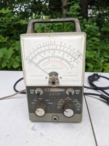 lot 343 image: Vintage Heathkit Vacuum Tube Volt Meter Model IM-11
